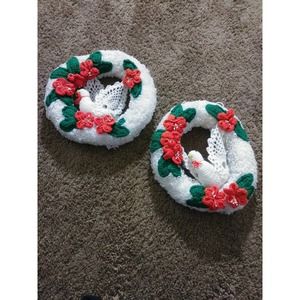 Vtg Christmas White Wreath Dove & Christmas Holly Crochet Holiday Wall Decor su1